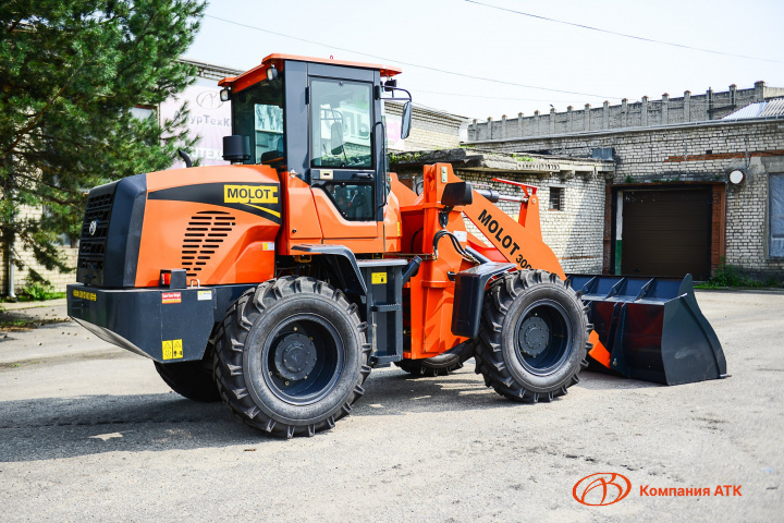 Фронтальный погрузчик MOLOT 300F