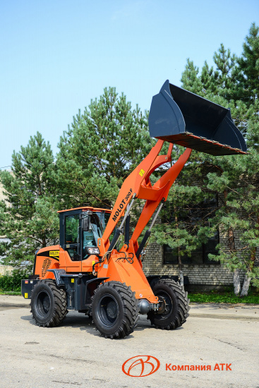 Фронтальный погрузчик MOLOT 300F