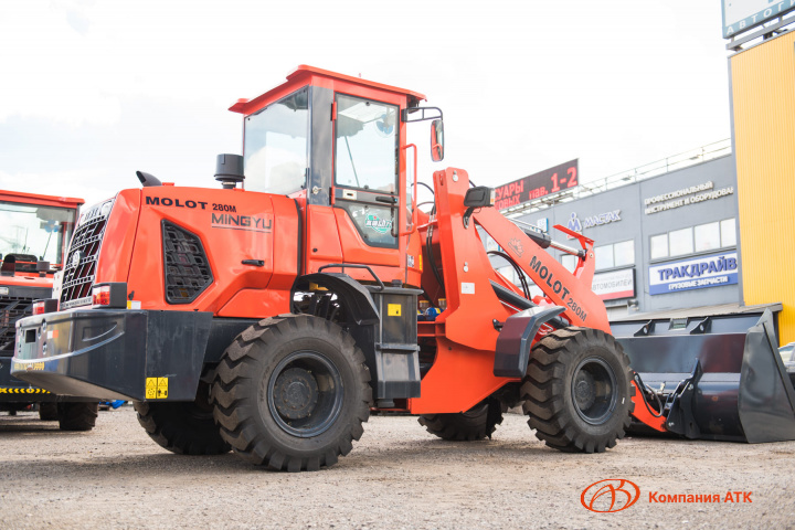Фронтальный погрузчик MOLOT 280M