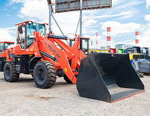 Фронтальный погрузчик MOLOT 280M