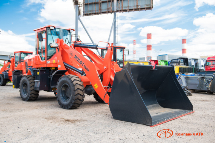 Фронтальный погрузчик MOLOT 280M